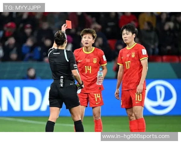 中国女足半场落后苏格兰三球张琳艳破门朱钰遭遇两次吊射失误