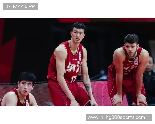 赖俊豪因头撞广告牌伤退媒体人呼吁取消场边广告牌保护运动员安全